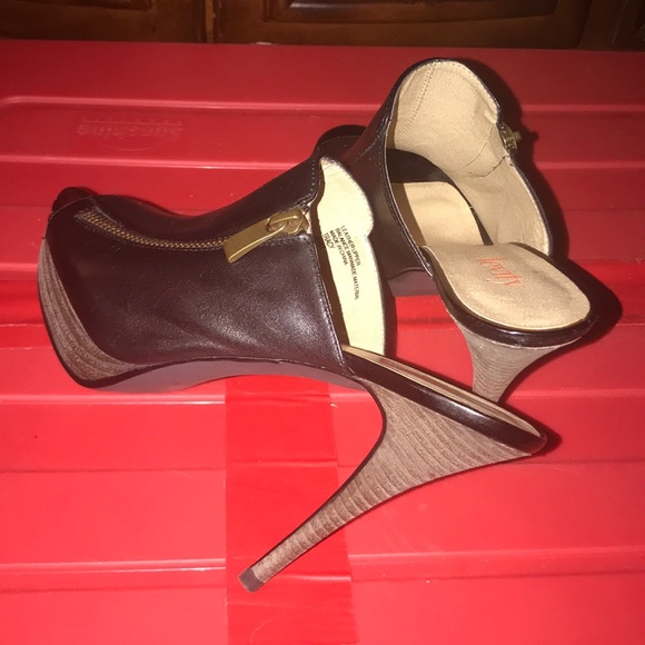 Shoes - Picture 4 of 4